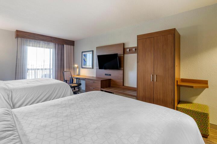Standard Room, King or Two Doubles (2 of 2)