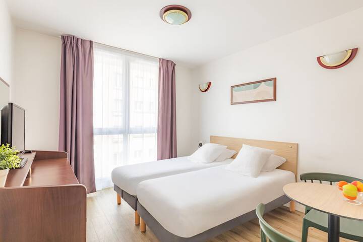 Room 10 of 33