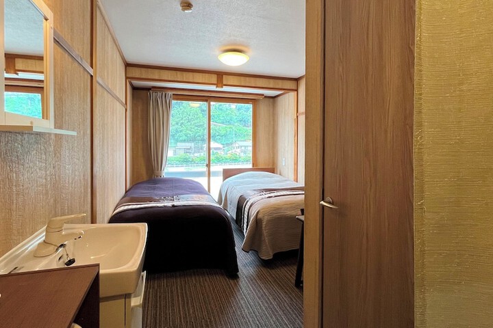 Room 21 of 107