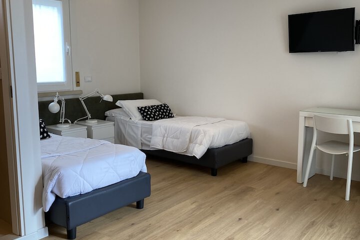Room 12 of 104