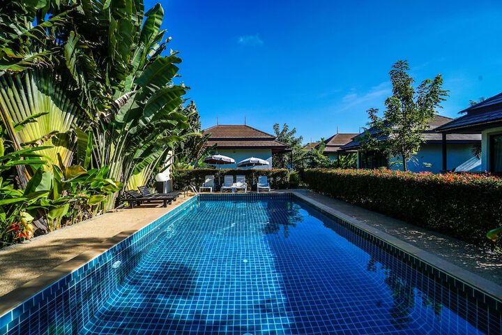 Hotel Pool