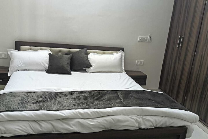 Room 4 of 23