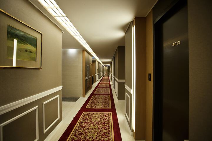 Ballroom/Hall 30 of 32