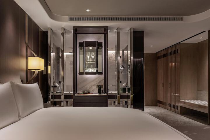 Room 17 of 84