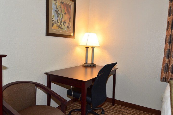 2 Queen Guest Room (3 of 13)