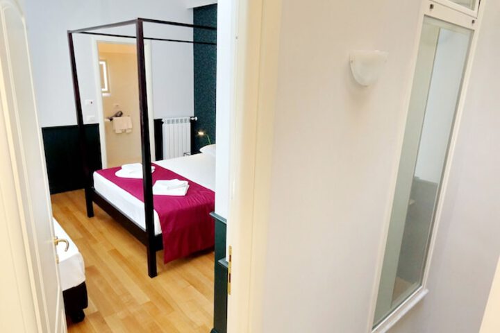 Room 4 of 35