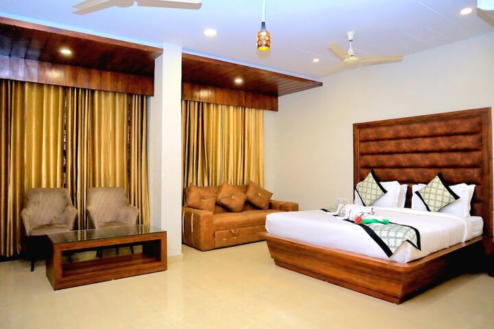 Room 5 of 16