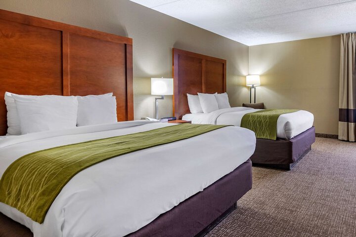2 Queen Beds (5 of 7)