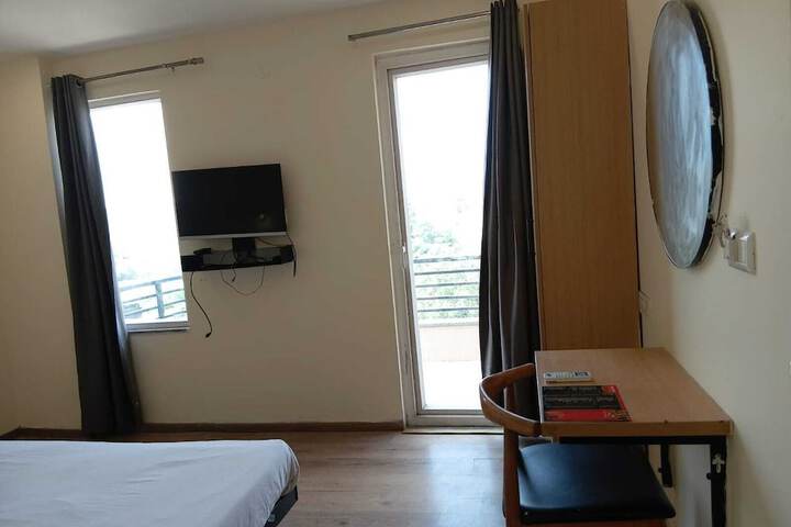Room 10 of 12
