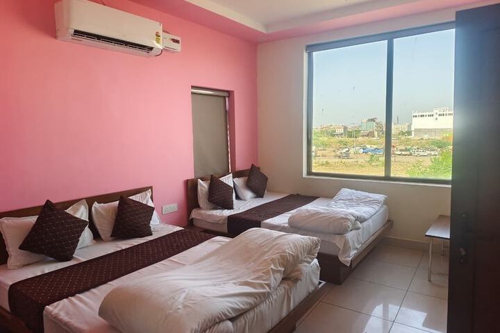 Room 6 of 14