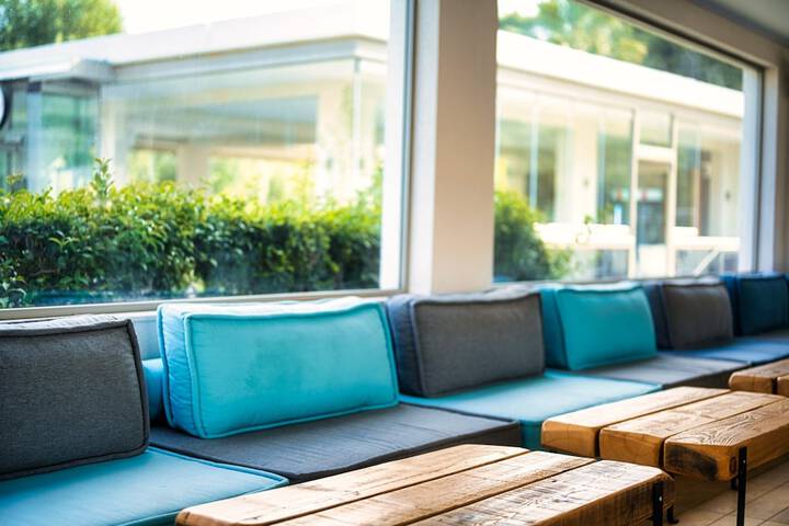Lounge 86 of 128