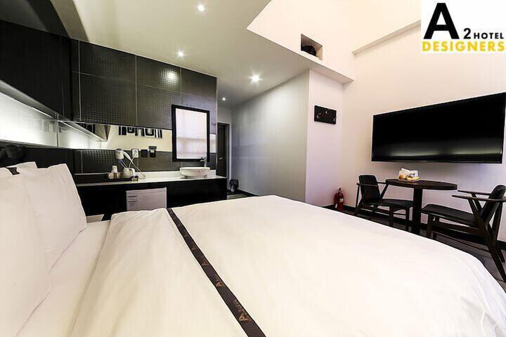Room 12 of 43