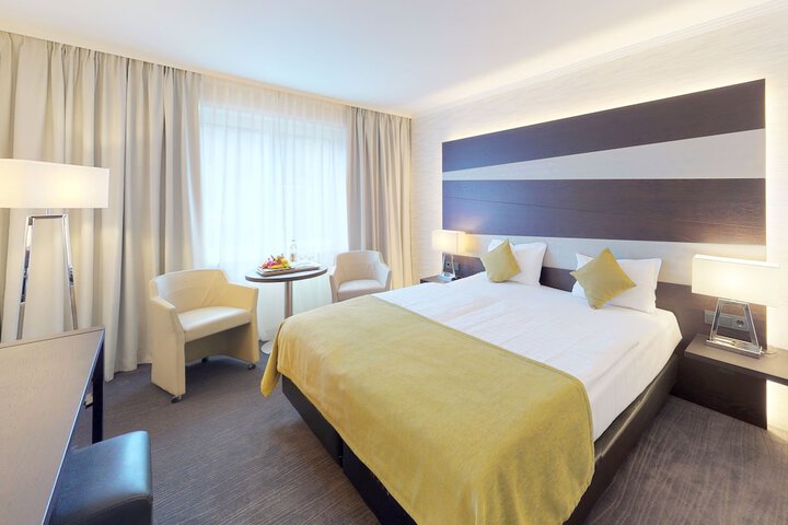 Room 11 of 92