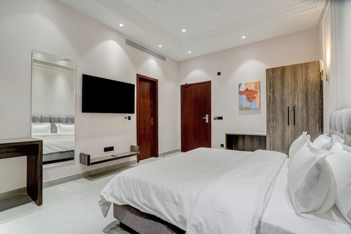 Room 26 of 66