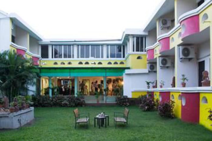 Hotel Exterior 11 of 27