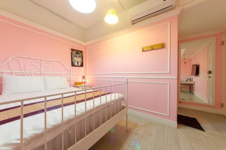 Room 1 of 3