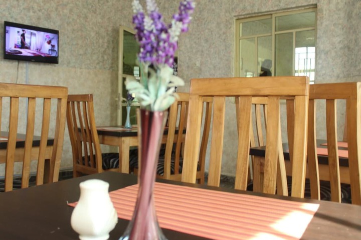 Dining 26 of 44