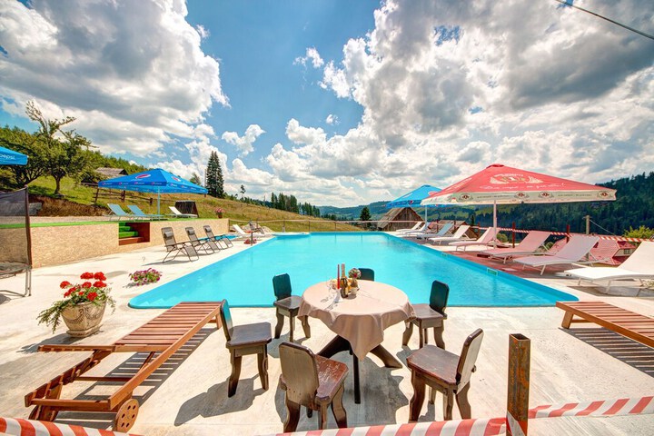 Pool 22 of 43