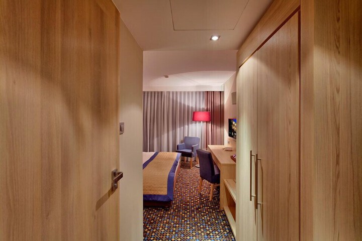 Room 12 of 45