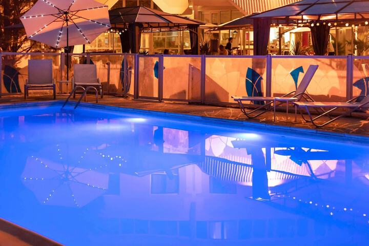 Hotel Pool