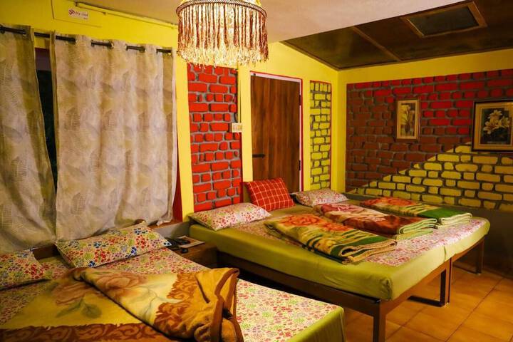 Room 100 of 195