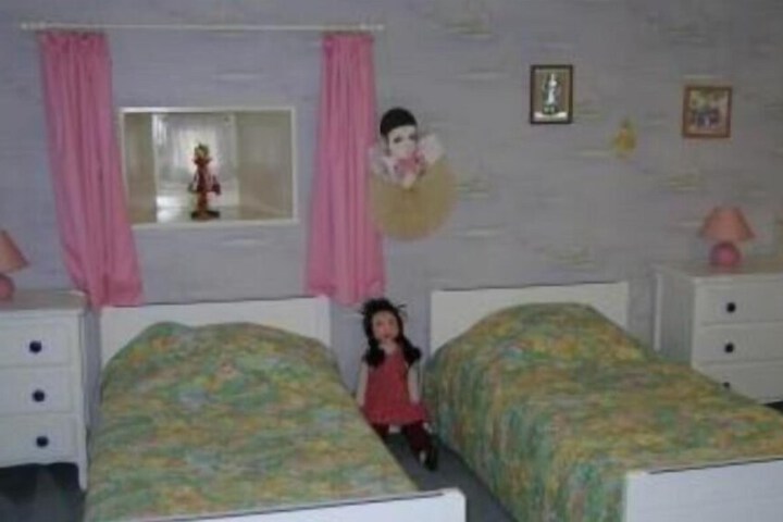 Room 11 of 37