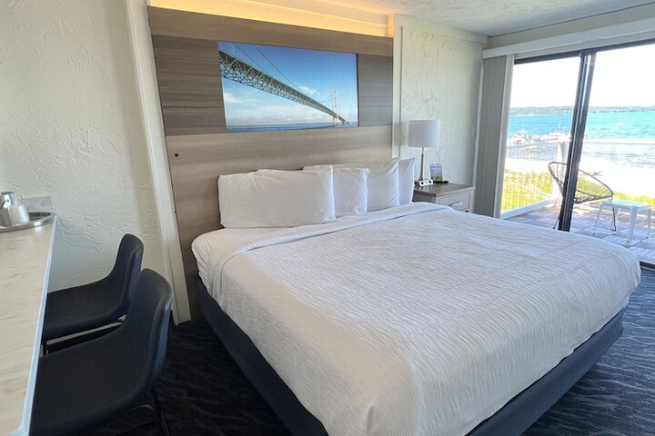 1 King Bed Beach View Balcony (30 of 34)
