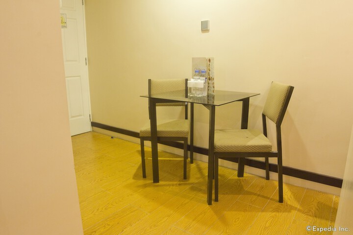 Room 5 of 40