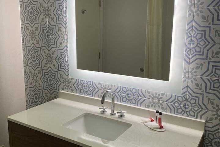Bathroom sink