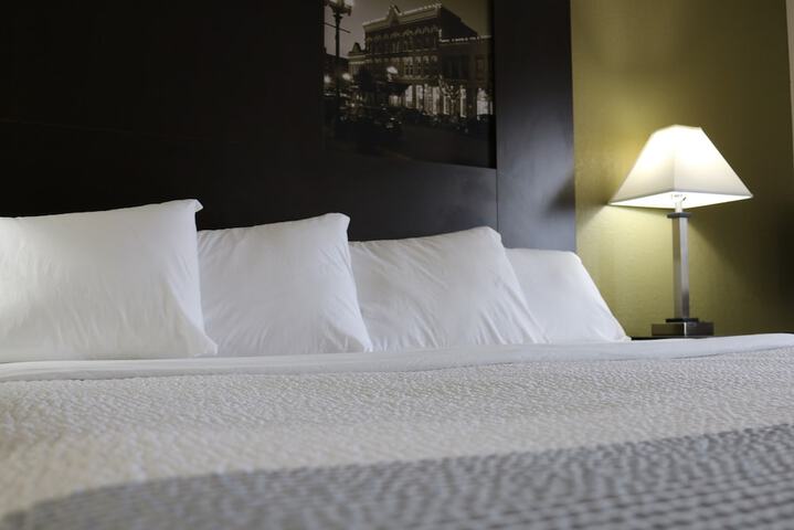 1 Queen Bed (19 of 23)