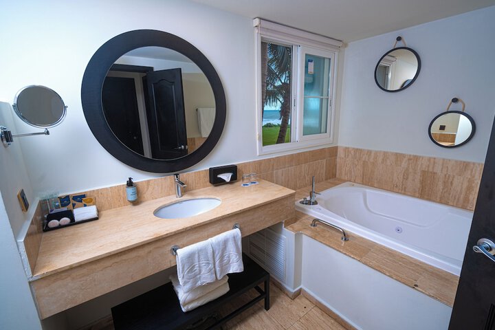 Room 44 of 272