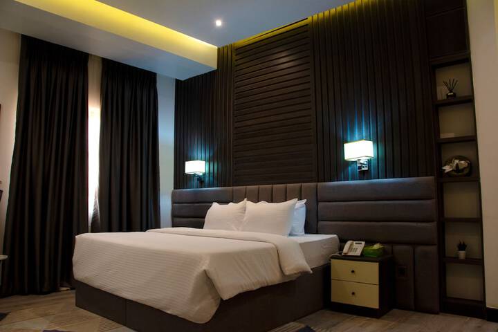 Room 6 of 24