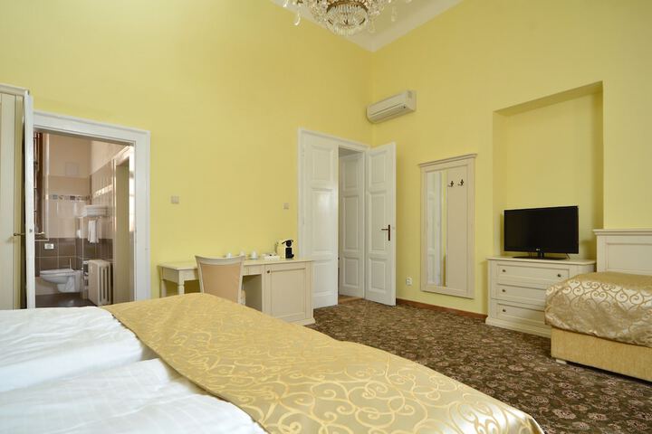 Room 8 of 81