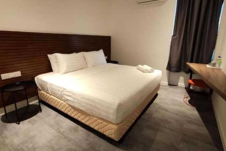 Room 17 of 31