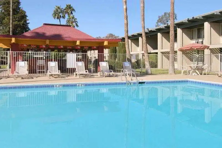 Pool 6 of 7