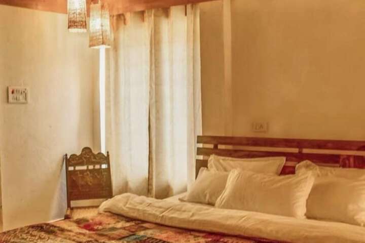 Room 4 of 20