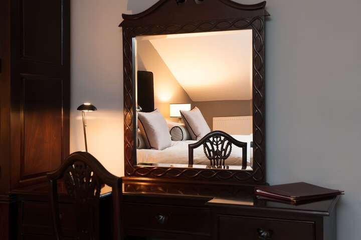 Room 13 of 196