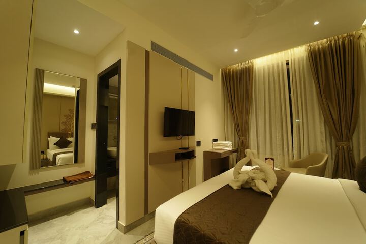 Room 8 of 35