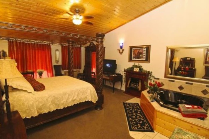Room 4 of 101