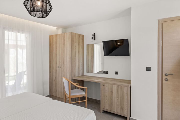 Room 10 of 96