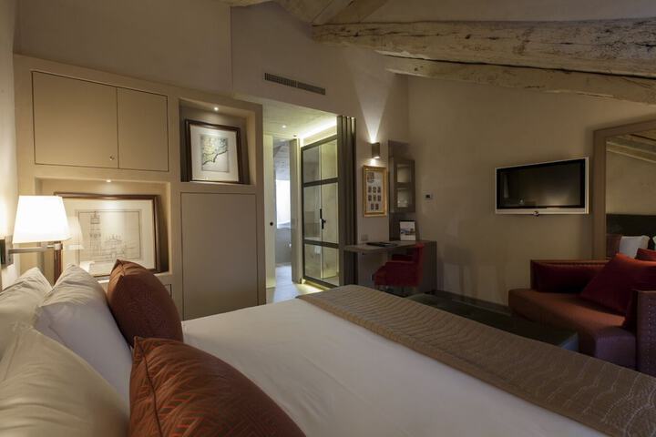 Room 18 of 38