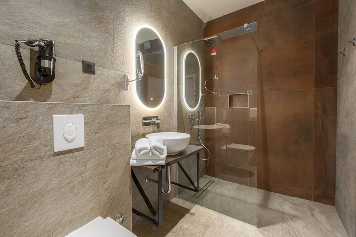 Room 45 of 59