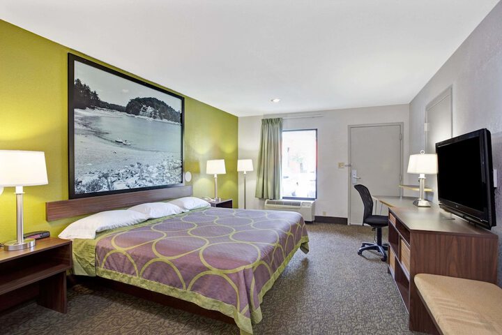 1 King Bed (13 of 15)