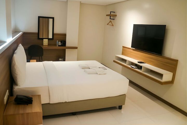 Room 7 of 12