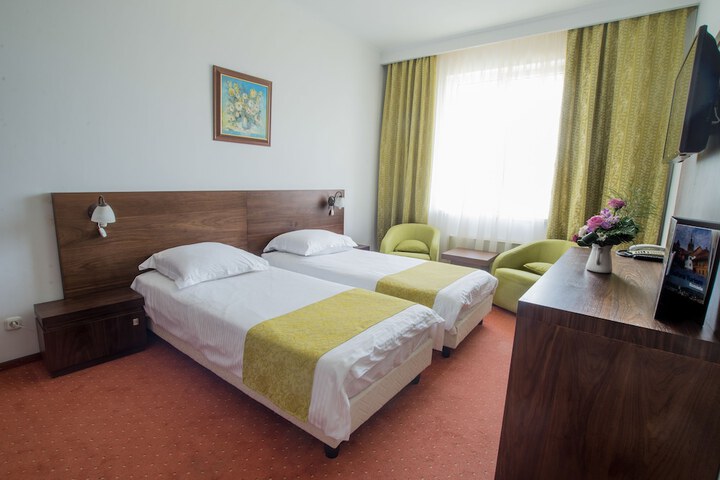 Room 5 of 125