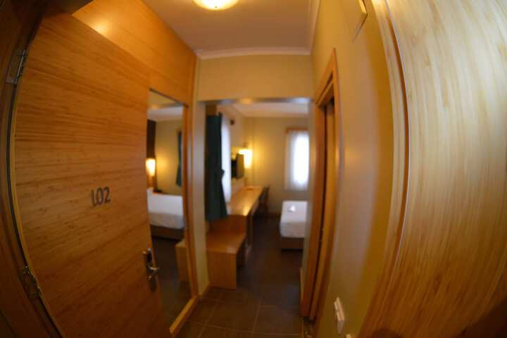 Room 10 of 106