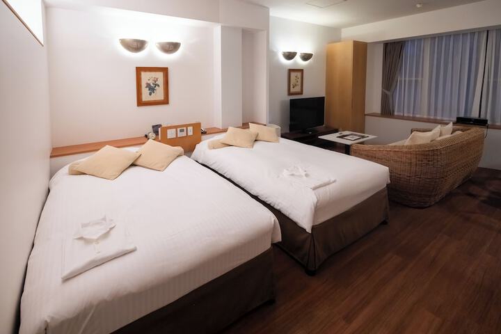 Room 5 of 25