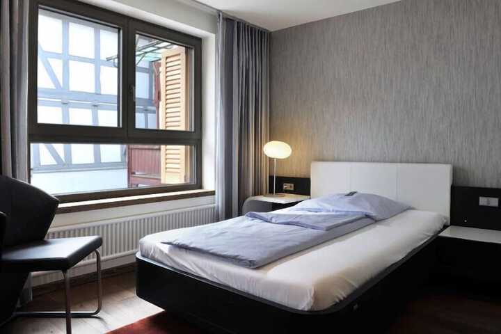 Room 10 of 67