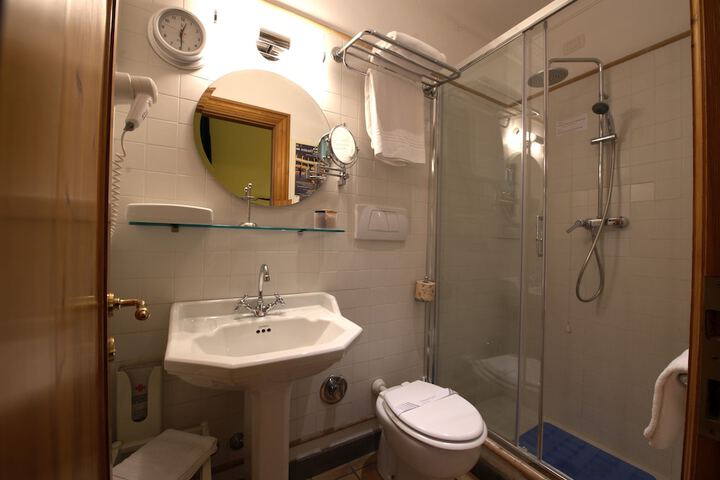 Room 60 of 76