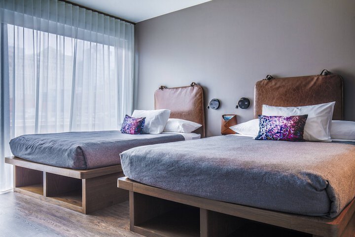 1 Queen Bed (12 of 25)